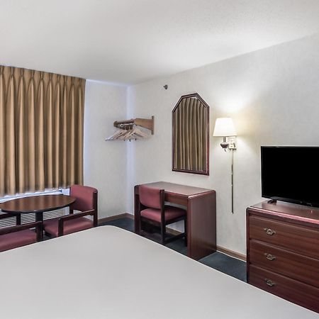 Americas Best Value Inn-Wenona Exteriör bild