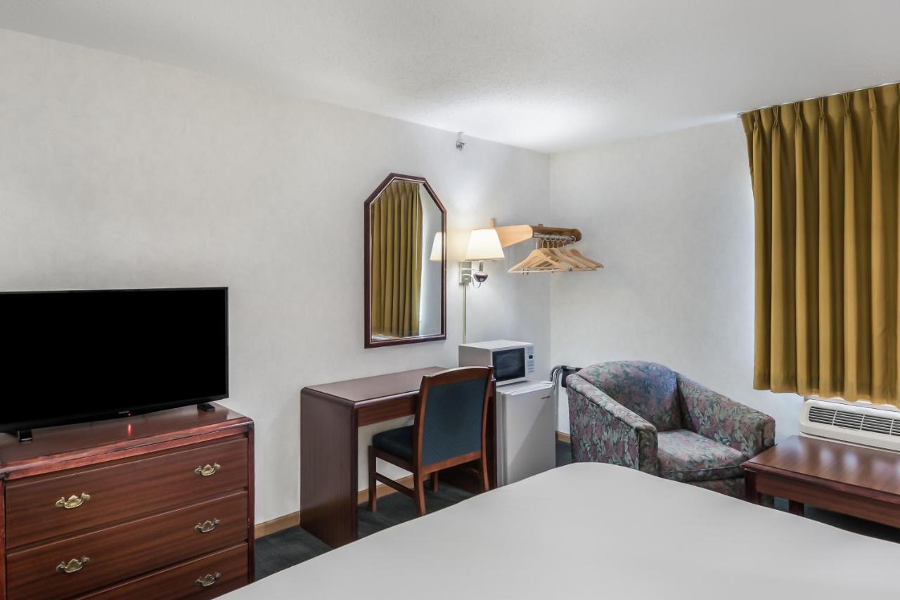 Americas Best Value Inn-Wenona Exteriör bild