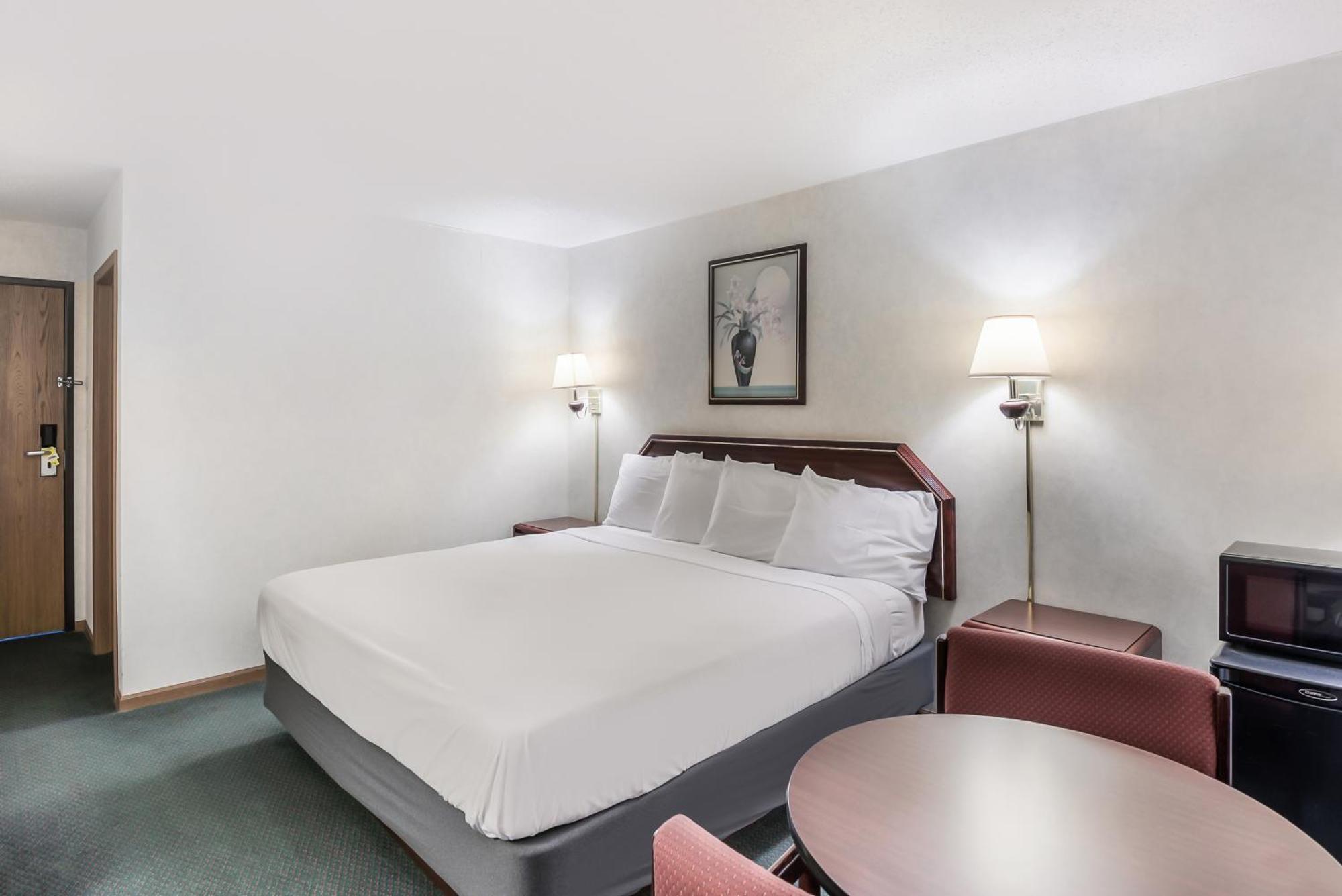 Americas Best Value Inn-Wenona Exteriör bild