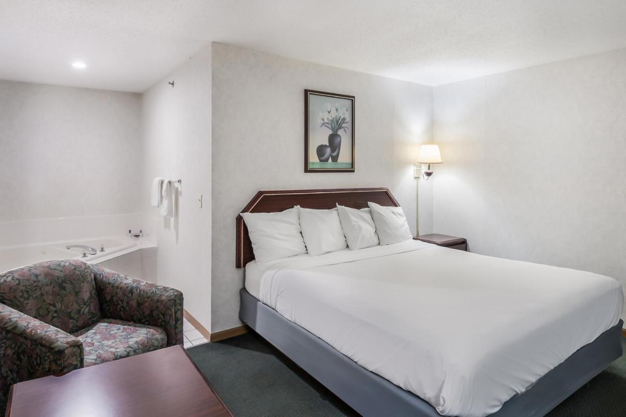 Americas Best Value Inn-Wenona Exteriör bild
