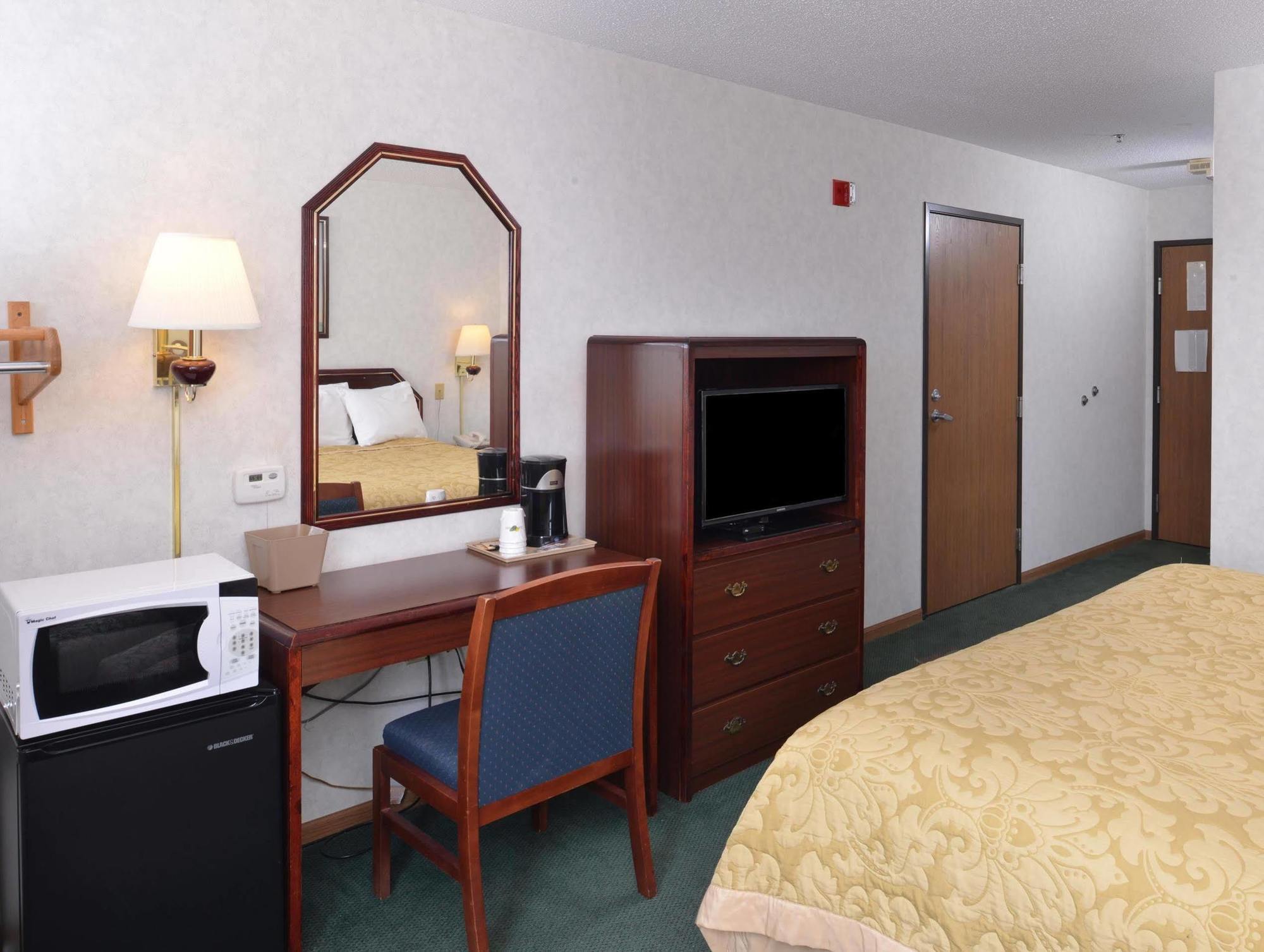 Americas Best Value Inn-Wenona Exteriör bild