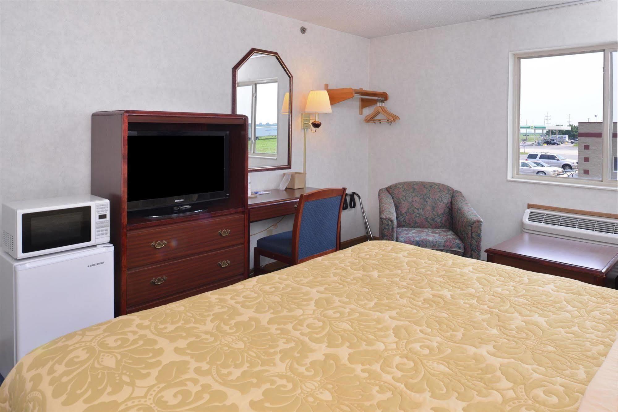 Americas Best Value Inn-Wenona Exteriör bild